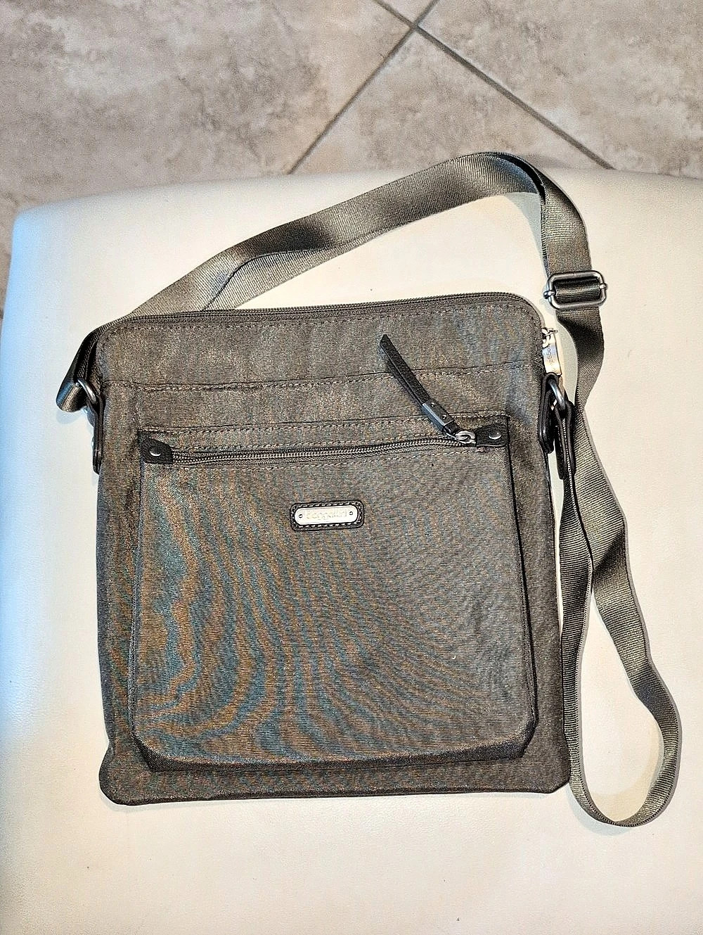 baggallini Crossbody Bag in Gray